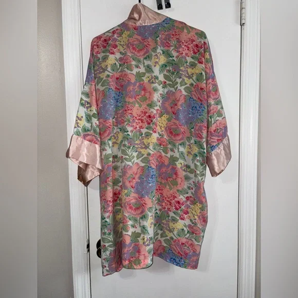 Vintage Victoria’s secret Pink Robe One Size Floral Gold Label - Picture 8 of 8